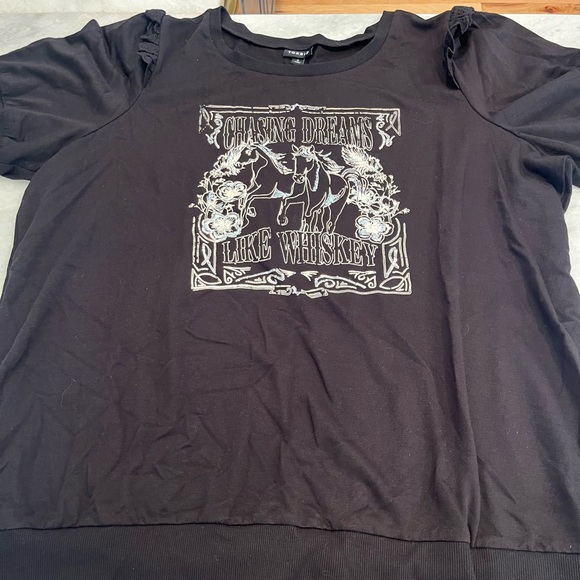 Adorable Torrid short sleeve Top! - Picture 1 of 3